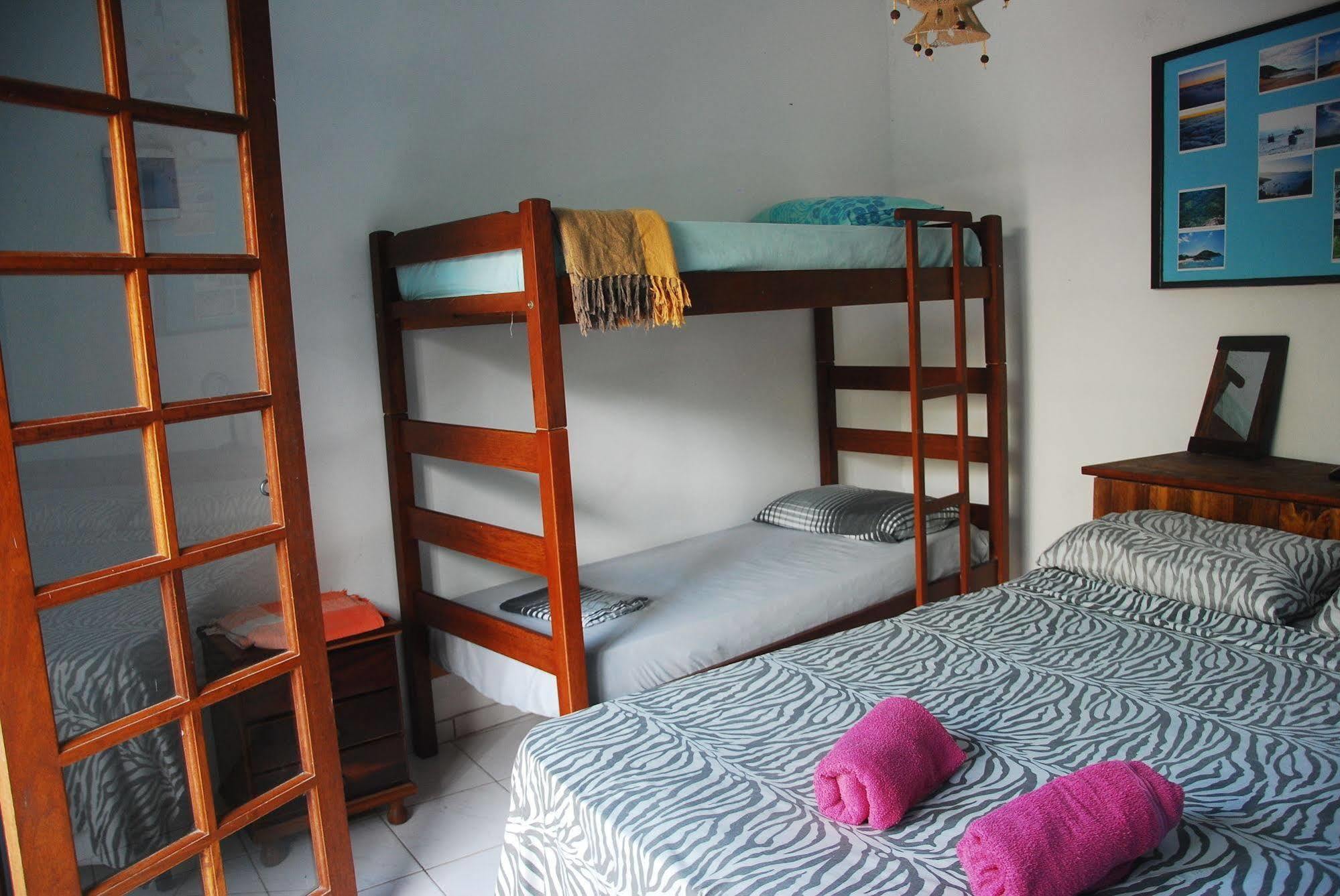 Samblumba Hostel Trindade Триндаде Екстериор снимка