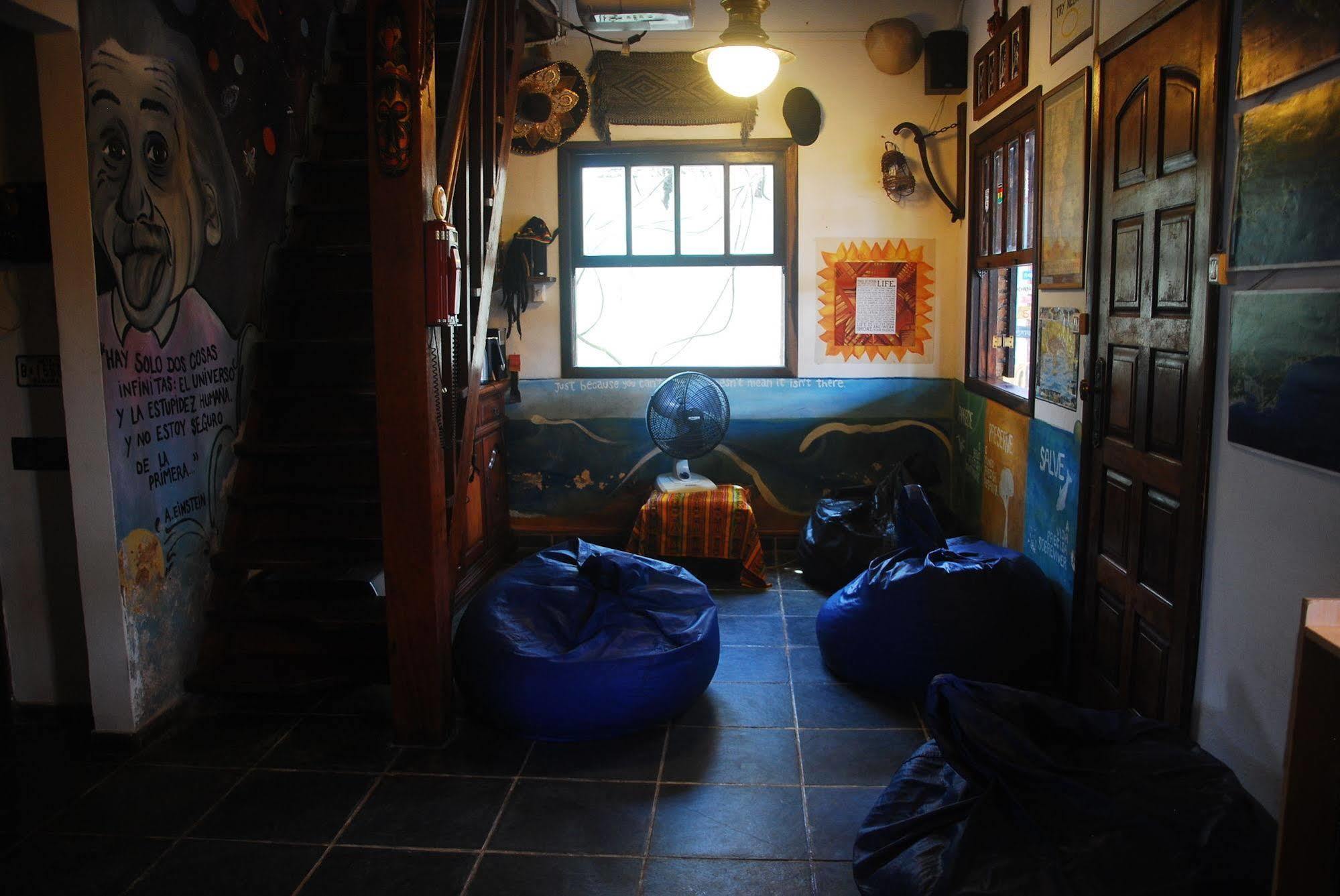 Samblumba Hostel Trindade Триндаде Екстериор снимка